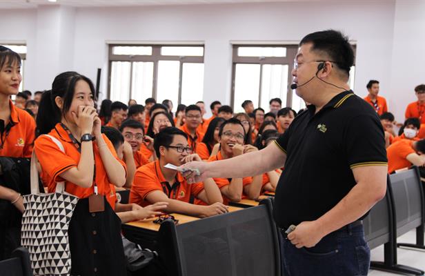 Anh Hoàng Nam Tiến: Học cái mới nhất, cái làm ra tiền mới có động lực